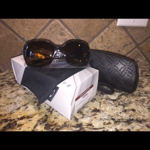Brand new, never worn Polarized Oakley sunglasses!